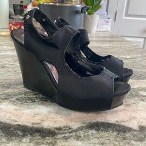 Simply Vera Wang Black Wedge Sandals Sz 6.5